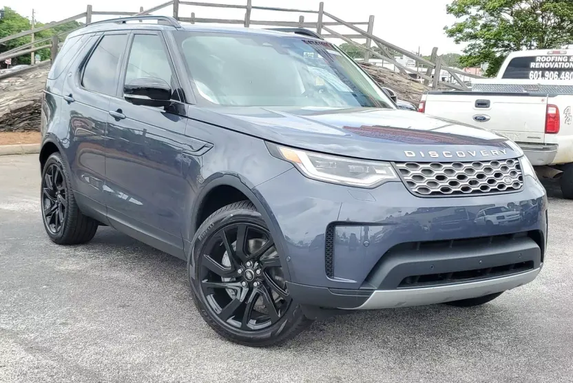 2024 Land Rover Discovery S photo 1