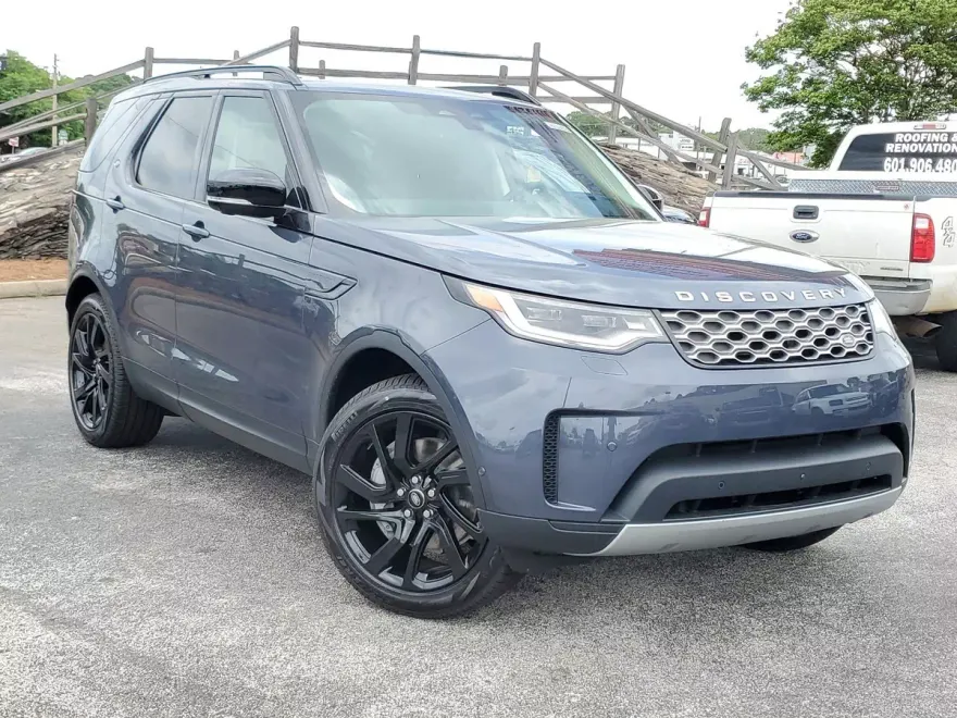 2024 Land Rover Discovery S photo 1
