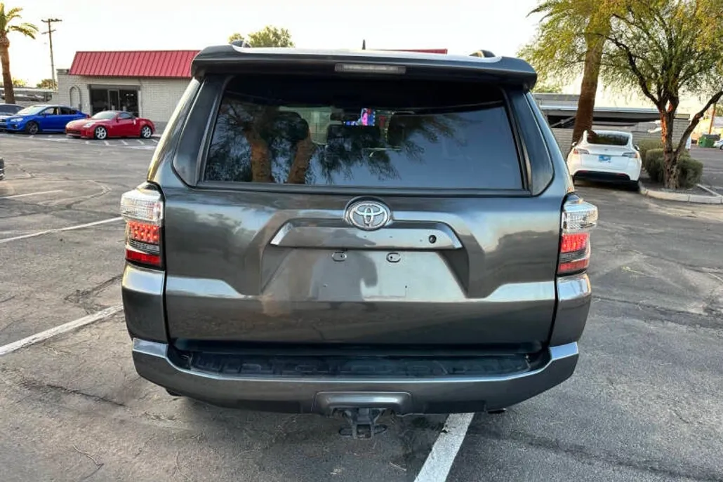 2021 Toyota 4Runner SR5 photo 1