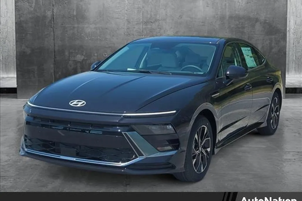2025 Hyundai Sonata SEL photo 1
