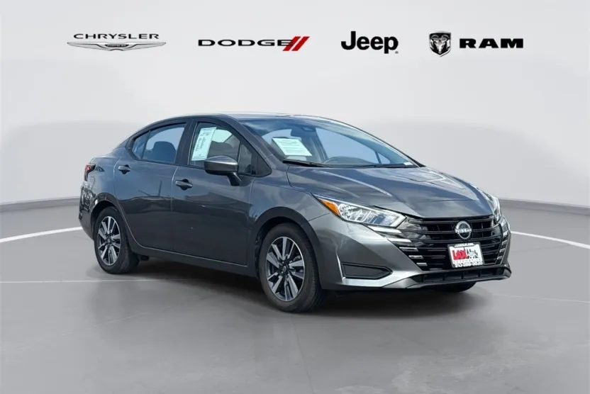 2023 Nissan Versa 1.6 SV photo 1