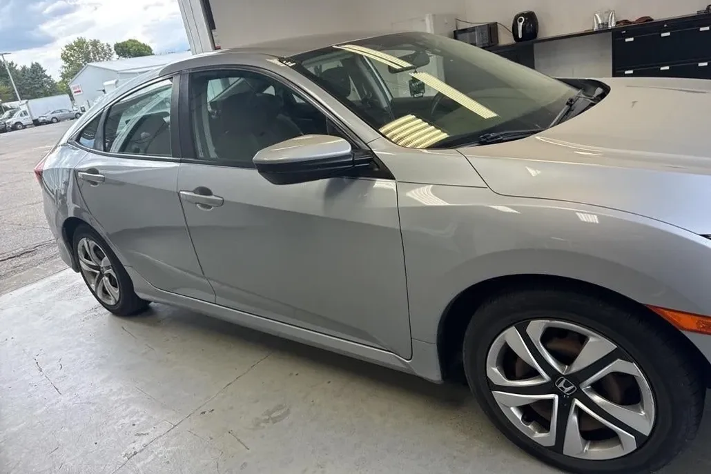 2018 Honda Civic LX photo 1
