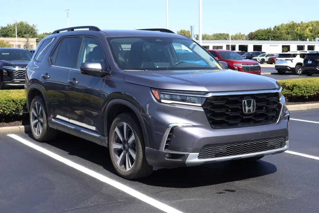 2023 Honda Pilot Touring photo 1
