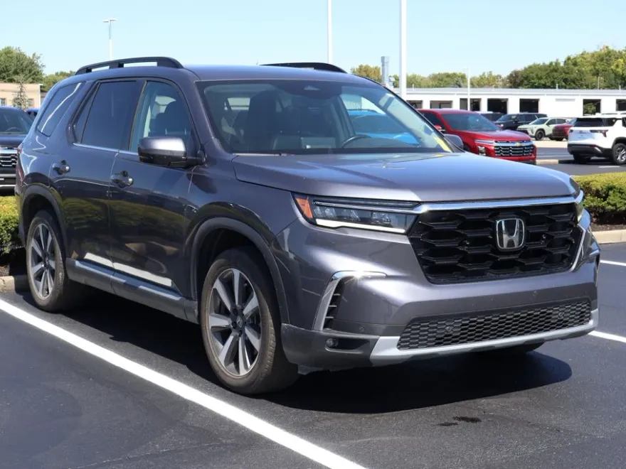 2023 Honda Pilot Touring photo 1
