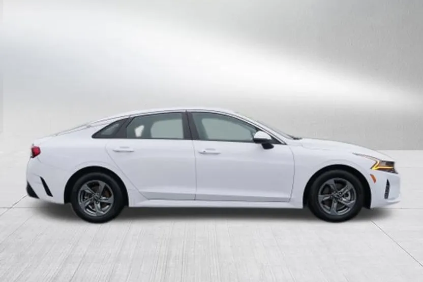 2021 Kia K5 LXS photo 1