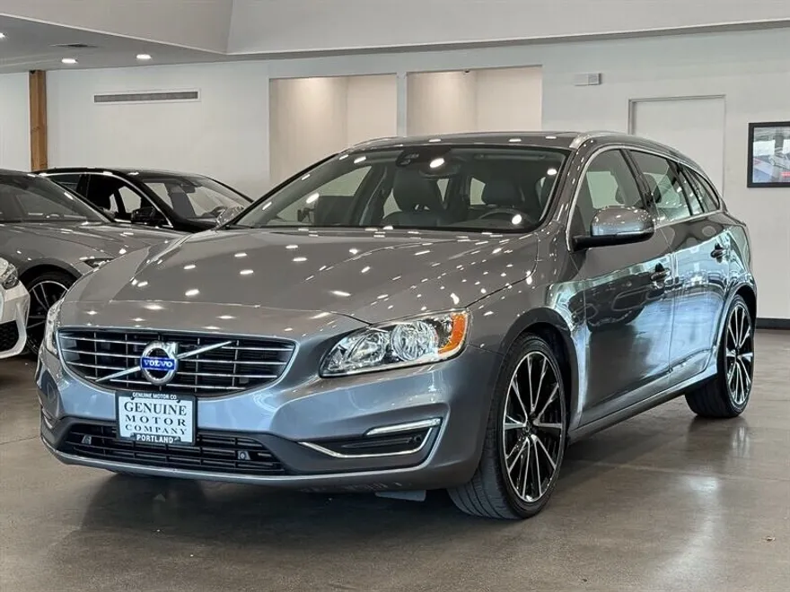 2016 Volvo V60 T5 Drive-E Premier photo 1