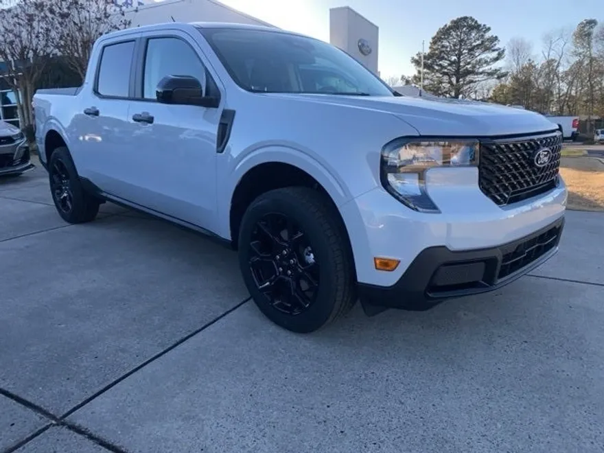 2025 Ford Maverick XLT photo 1