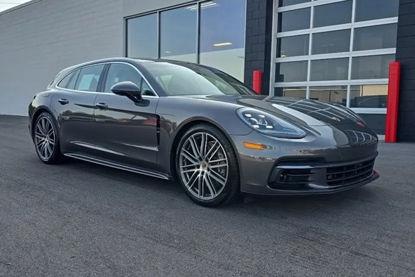 2018 Porsche Panamera 4 Sport Turismo photo 1