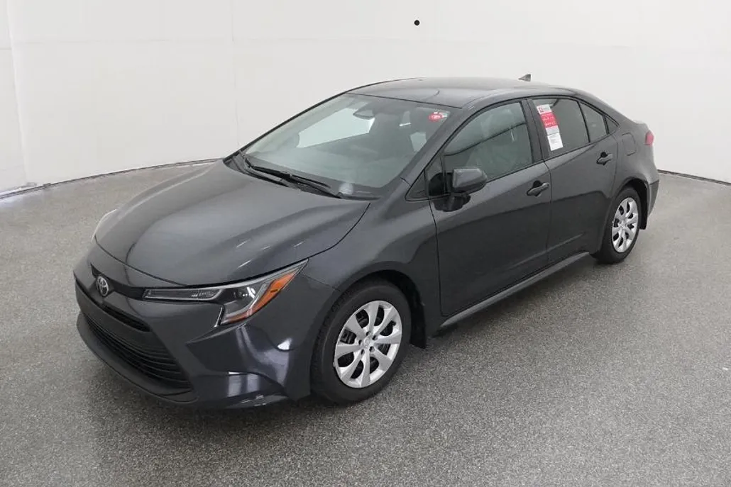 2025 Toyota Corolla LE photo 1