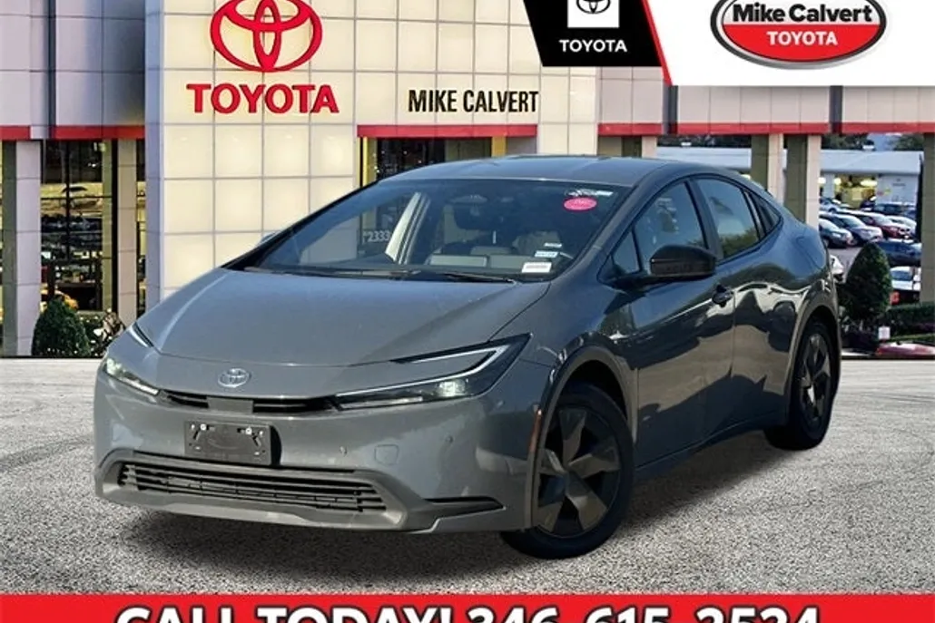 2024 Toyota Prius LE photo 1