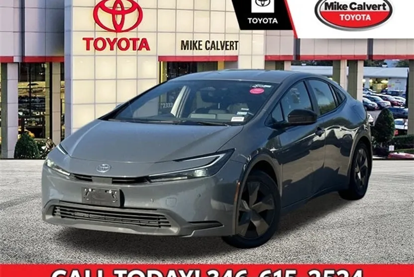 2024 Toyota Prius LE photo 1
