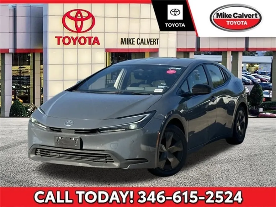 2024 Toyota Prius LE photo 1