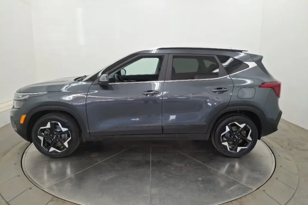 2024 Kia Seltos EX photo 1