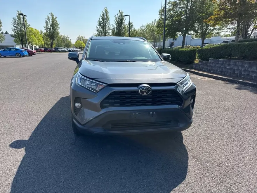 2021 Toyota RAV4 XLE Premium photo 1