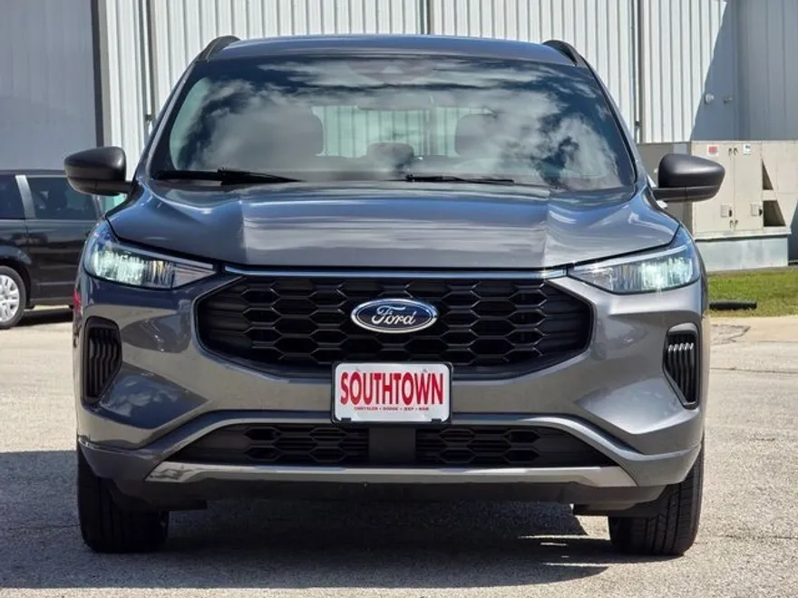 2023 Ford Escape ST-Line photo 1