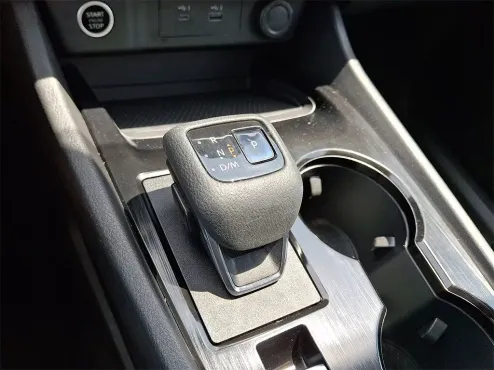 2022 Nissan Rogue SV photo 4