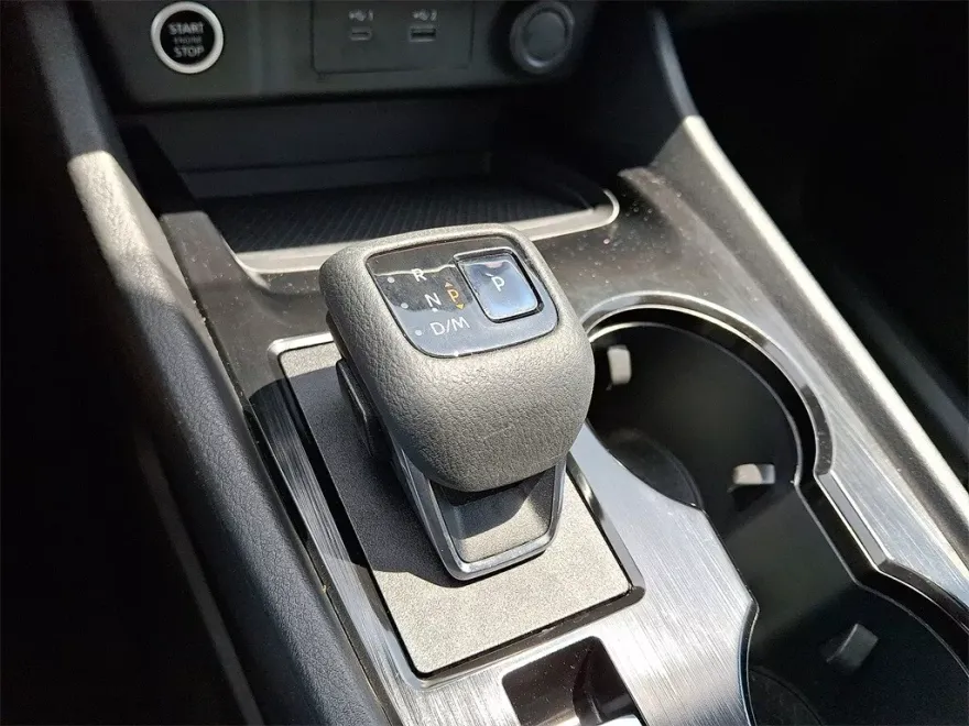 2022 Nissan Rogue SV photo 4