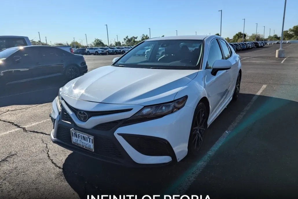 2024 Toyota Camry SE photo 1