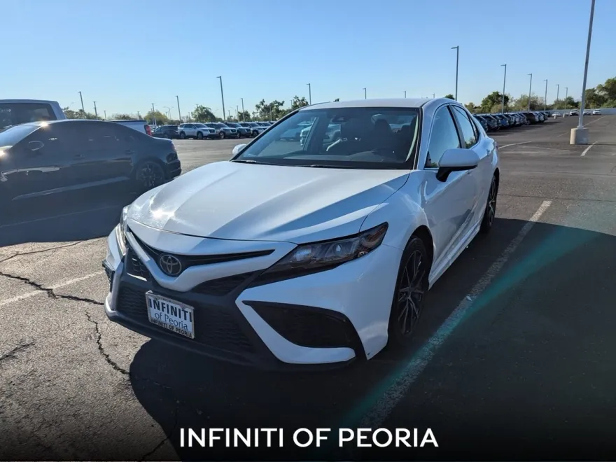 2024 Toyota Camry SE photo 1