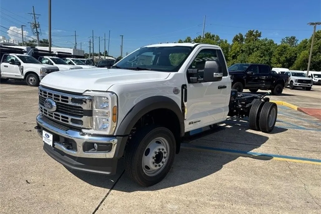 2025 Ford F-550 photo 1