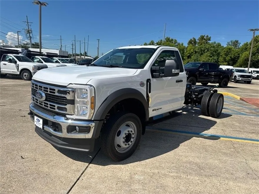 2025 Ford F-550 photo 1