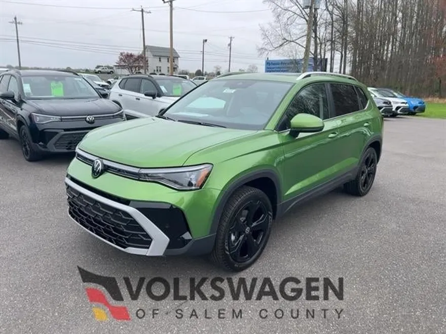 2025 Volkswagen Taos SEL photo 1