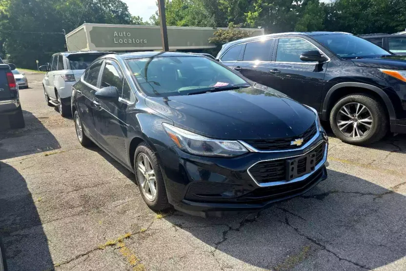 2016 Chevrolet Cruze LT photo 1