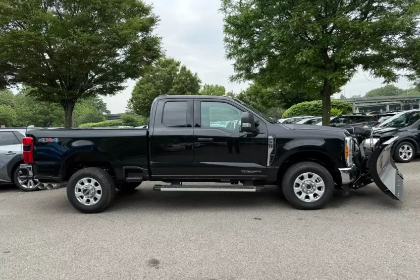 2023 Ford F-350 photo 1