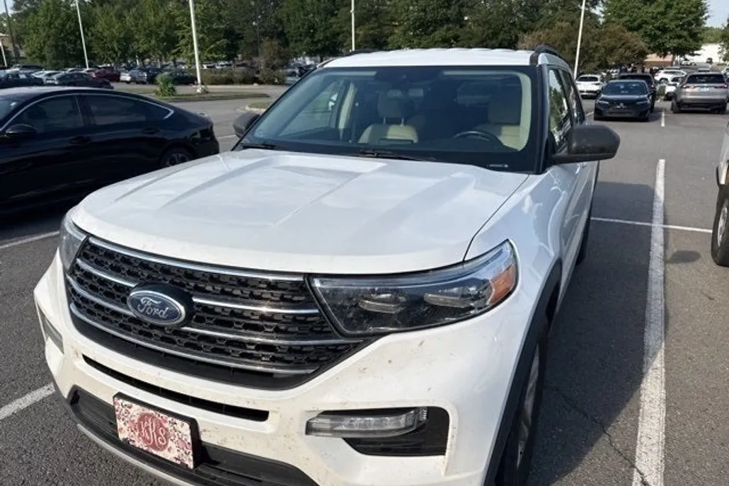 2020 Ford Explorer XLT photo 1
