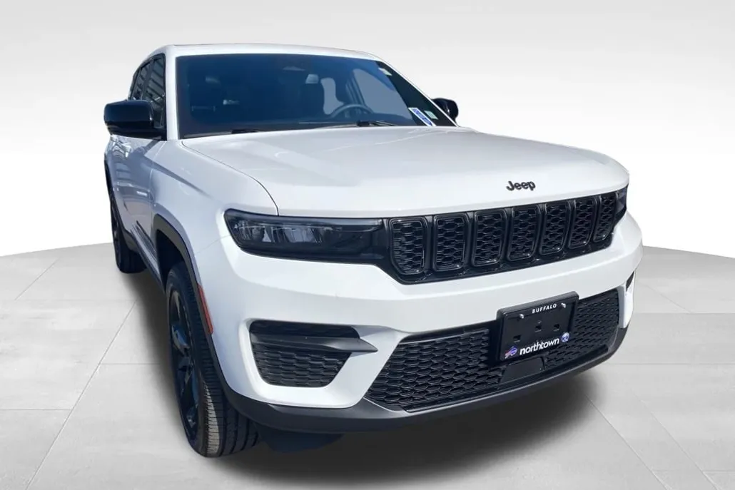 2023 Jeep Grand Cherokee Laredo Altitude photo 1