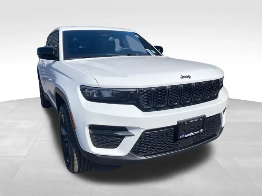 2023 Jeep Grand Cherokee Laredo Altitude photo 1