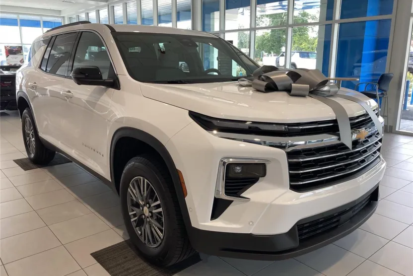 2025 Chevrolet Traverse photo 1