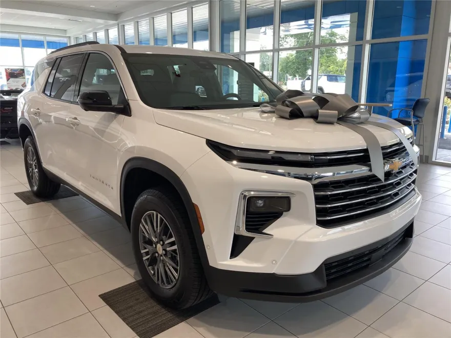 2025 Chevrolet Traverse photo 1