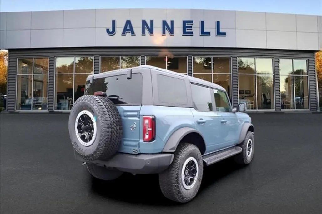 2025 Ford Bronco Outer Banks photo 1