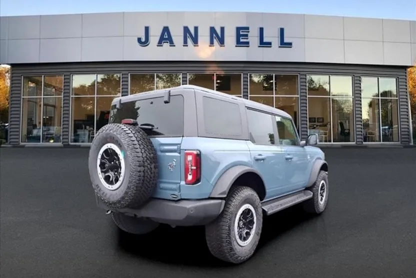 2025 Ford Bronco Outer Banks photo 1