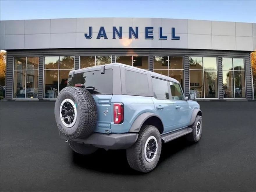 2025 Ford Bronco Outer Banks photo 1