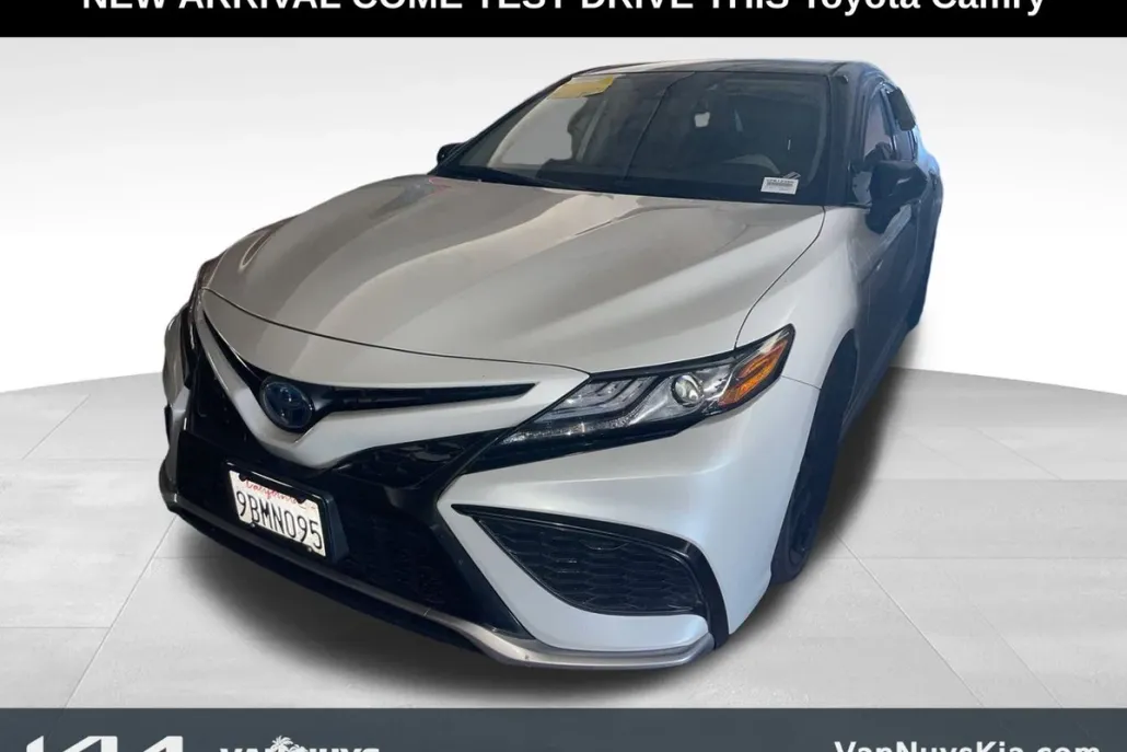 2022 Toyota Camry Hybrid XSE photo 1