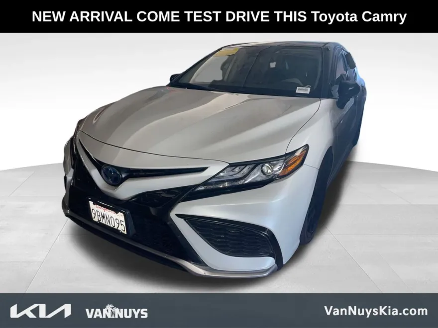 2022 Toyota Camry Hybrid XSE photo 1