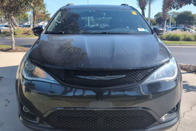 2019 Chrysler Pacifica Touring Plus photo 1