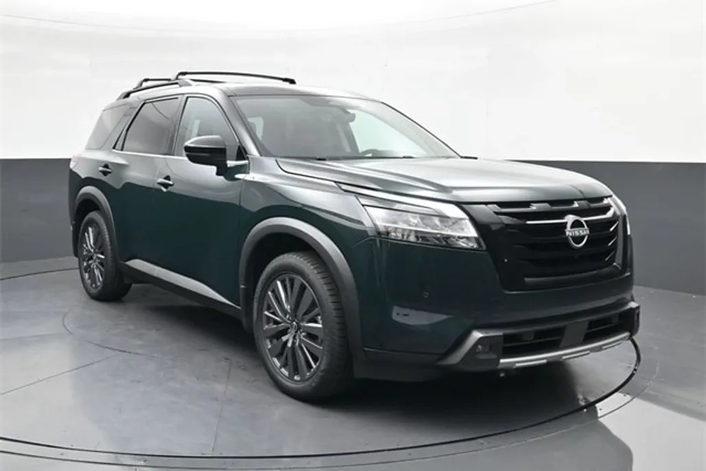 2024 Nissan Pathfinder SL photo 1