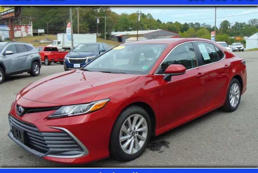2023 Toyota Camry LE photo 1