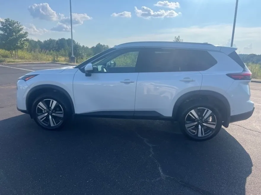 2024 Nissan Rogue SL photo 1
