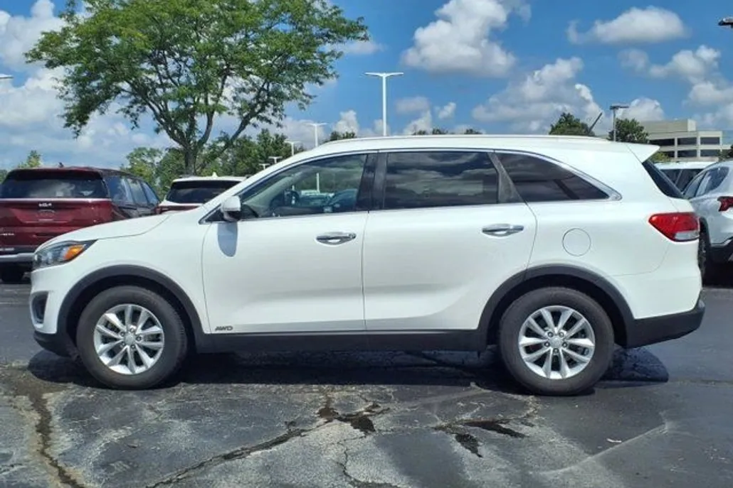 2016 Kia Sorento LX photo 1