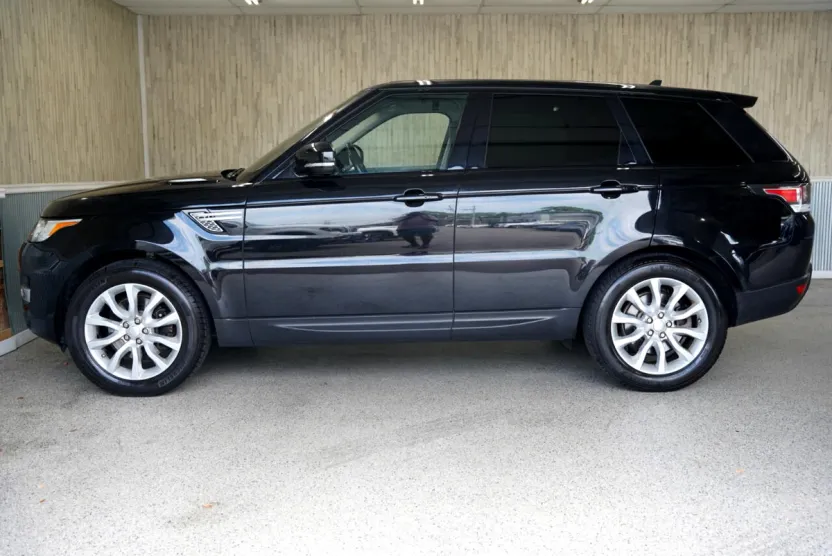 2016 Land Rover Range Rover Sport HSE photo 1