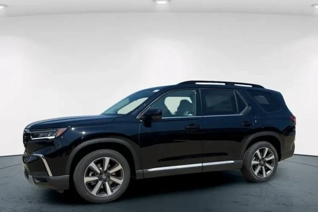 2025 Honda Pilot Touring photo 1