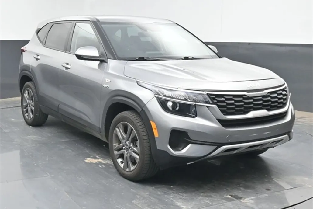 2023 Kia Seltos LX photo 1