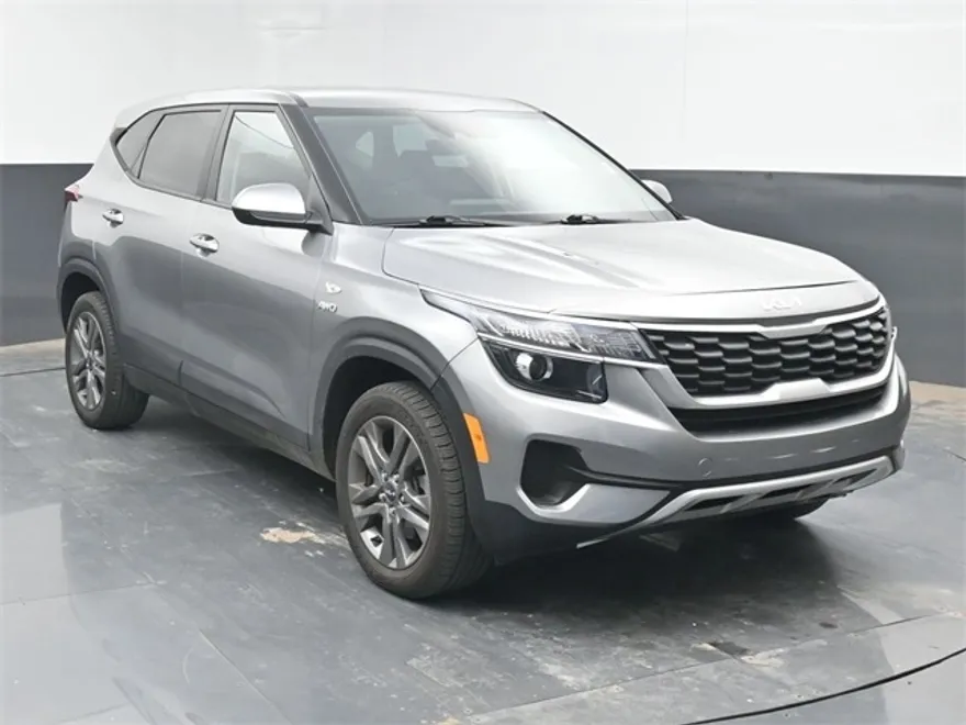2023 Kia Seltos LX photo 1