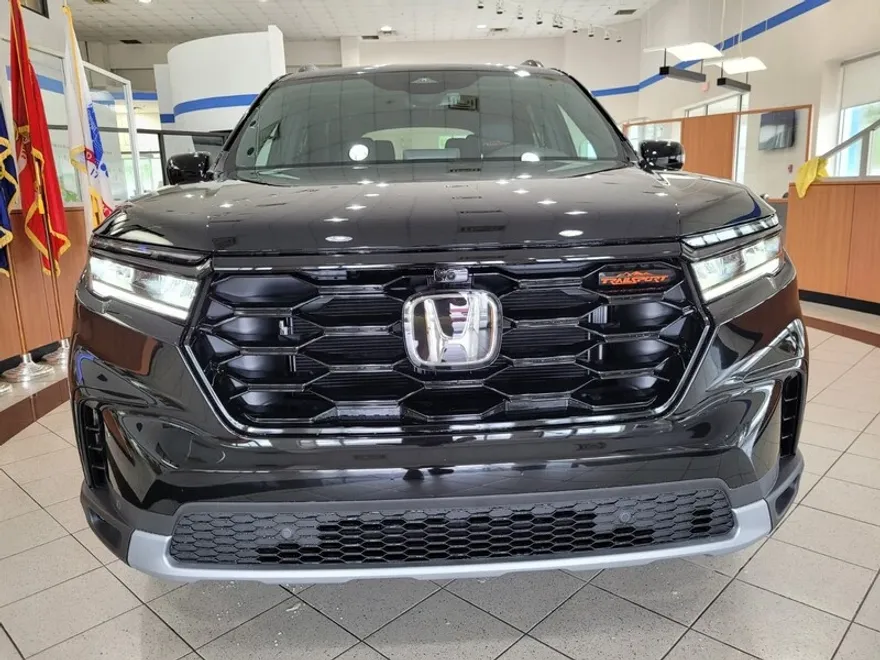 2025 Honda Pilot TrailSport photo 1