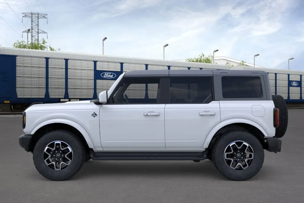 2025 Ford Bronco Outer Banks photo 1