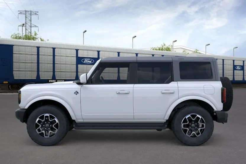 2025 Ford Bronco Outer Banks photo 1